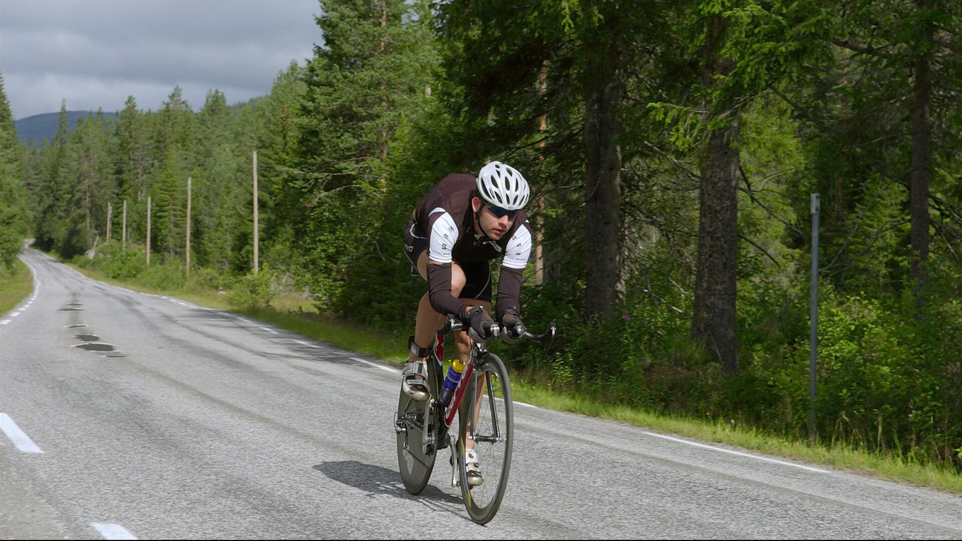 科里·简：全黑队边锋位置的领导者，突破防线如同切入刀锋，里科百科