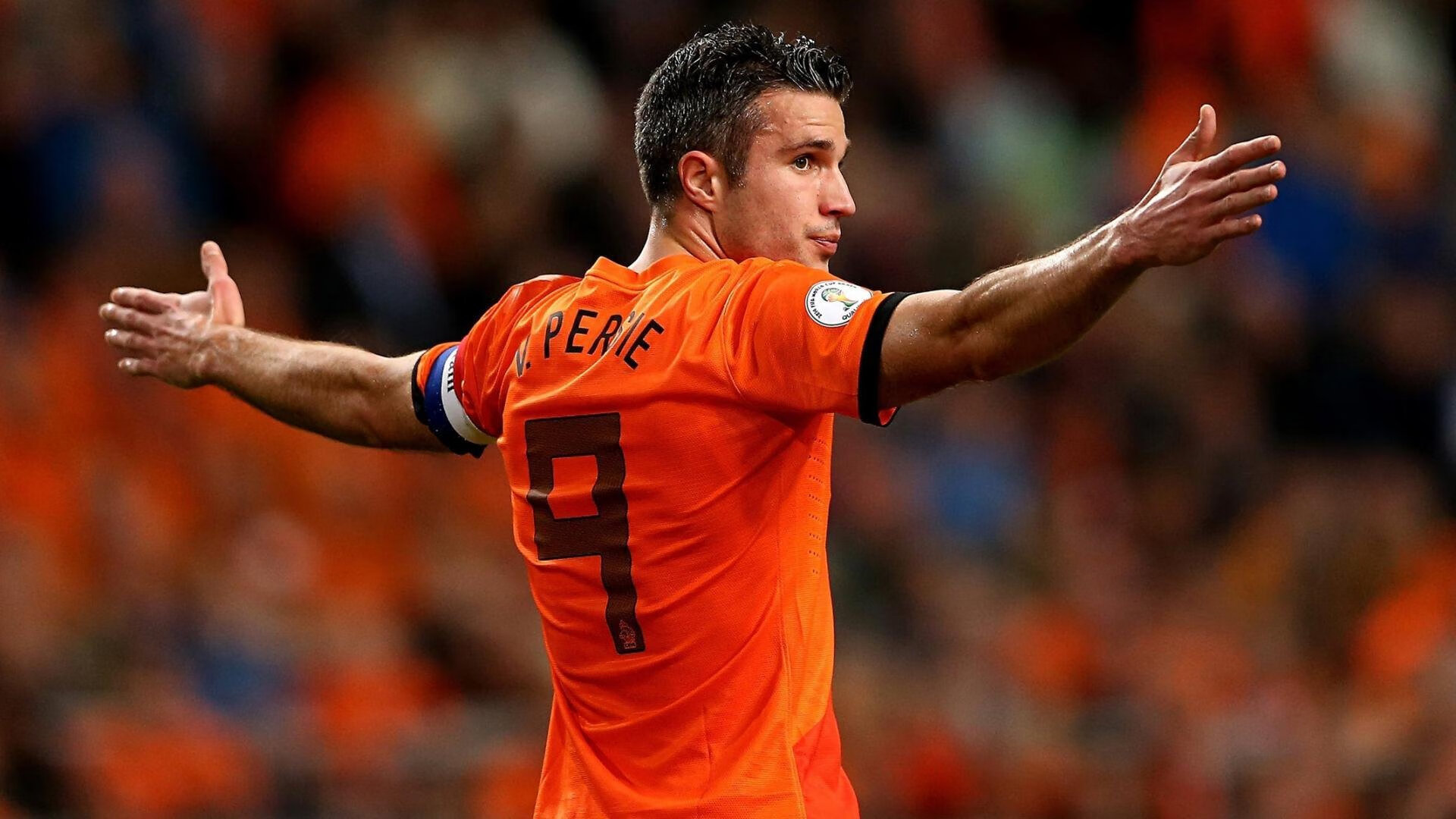 JiuyouAPP下载-勇士前锋与球迷合影耐心十足获称赞，勇士的前锋